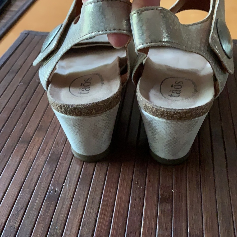Taos Footwear Silver and Gold Sandals with Wedge Heel - Picture 6 of 11